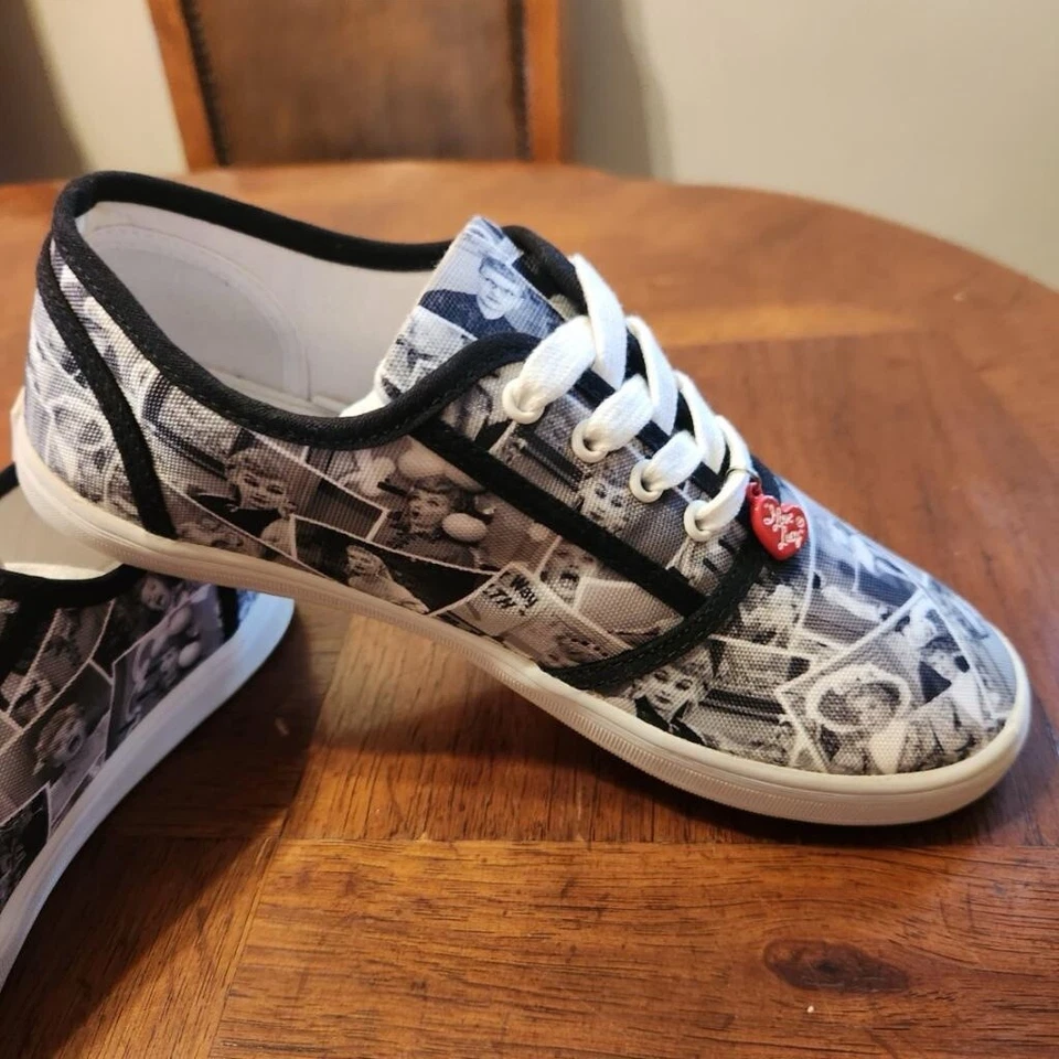 TÊNIS FEMININO I LOVE LUCY NOVO COM CAIXA BRADFORD EXCHANGE TAMANHO 6.5 - Imagem 4 de 4