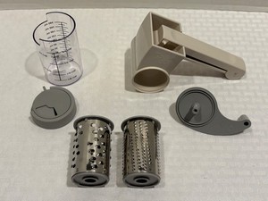 Pampered Chef Deluxe Cheese Grater #1275 2 Blades Rotary Hand-Held & Container