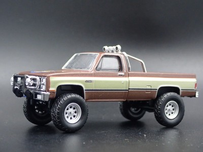 1982 82 GMC K2500 4X4 TRUCK FALL GUY SQUAREBODY 1/64 SCALE DIECAST MODEL CAR
