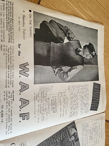 Original Knitting Pattern WAAF Sleeveless Pullover And Mittens -two Types - Picture 3 of 4