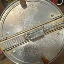 Farmers Choice Stovetop Popcorn Popper barely USED wooden handle RARE & Vintage
