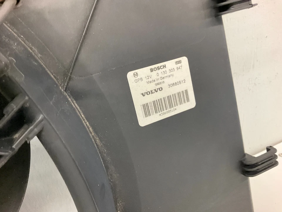 04-09 Conjunto de ventilador eléctrico no turbo Volvo S60 V70 2.4 30680512 Foto 2 de 4