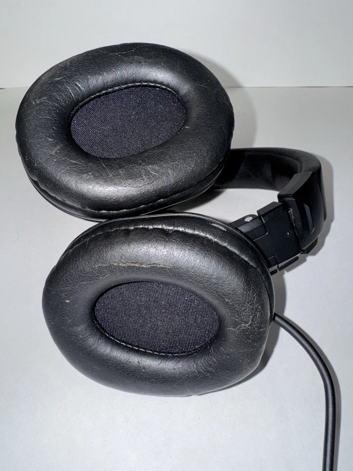 Audio-Technica ATH-M30x Professional Monitor Headphones Black - Image 2 of 4