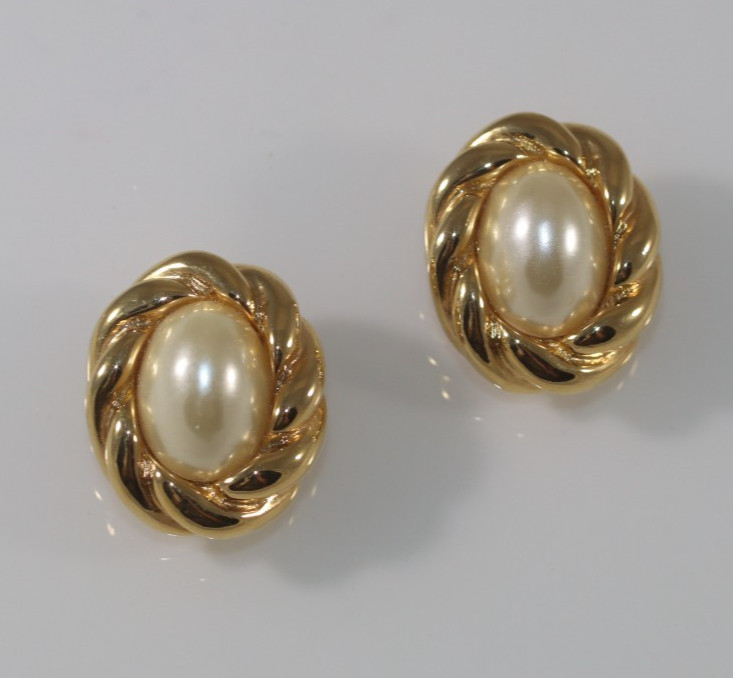 Vintage KJL Kenneth Jay Lane faux pearl gold plat… - image 1