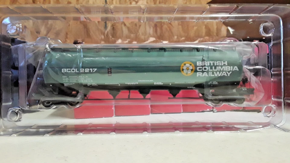 InterMountain HO Procor Pressure Flow Hopper British Columbia Car # 2217 (AA-283 - Image 4 of 4