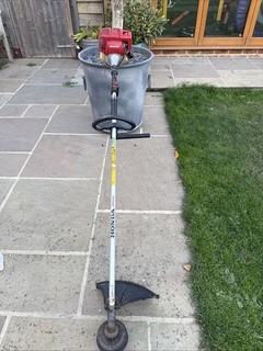 Honda GX22 4 Stroke Strimmer UMK422 with Gear Head and Guard.