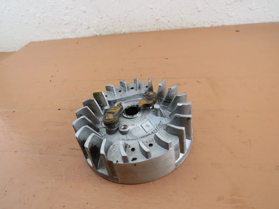 Motosierra Oleo Mac Olympic 251B volante OEM Foto 2 de 4