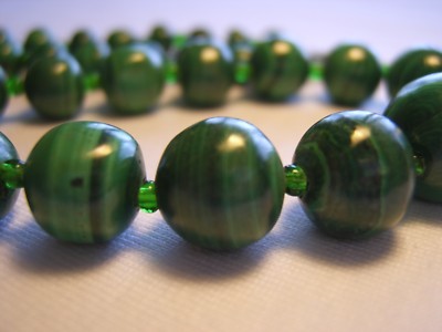 Collier Rétro Perle Verte Marbrée - 2 Grosseurs - Fermoir Doré - Occasion - C1