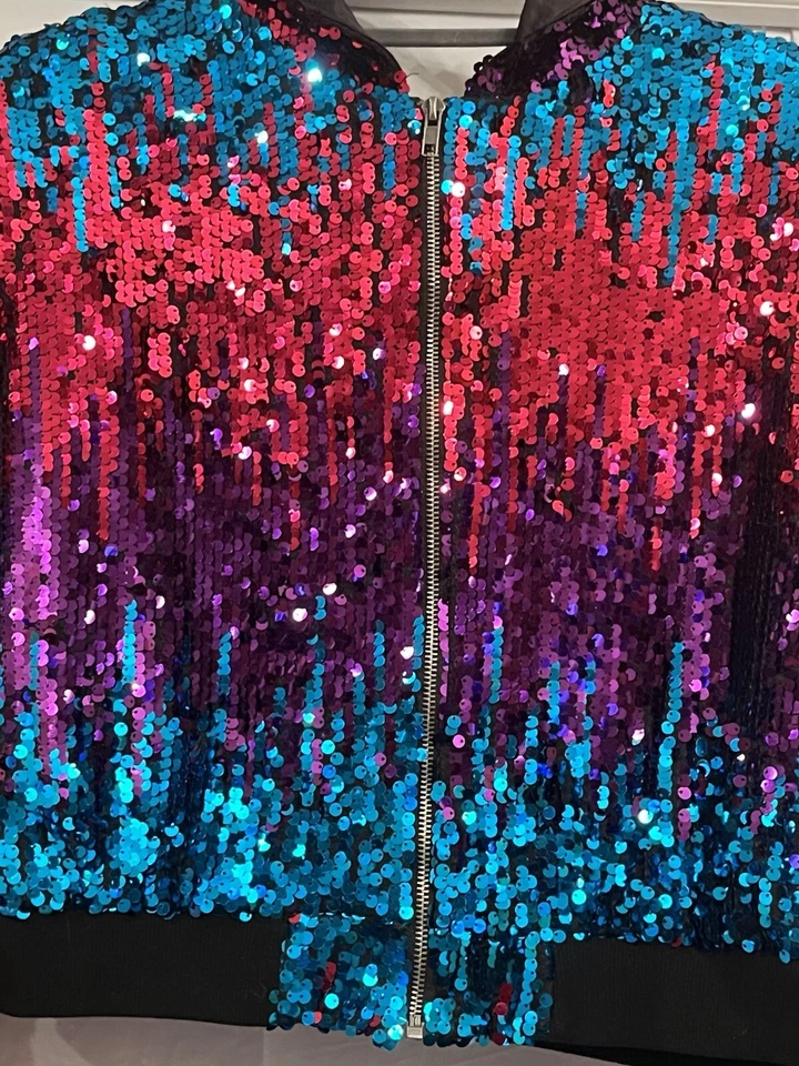 Jaqueta Forever 21, com capuz e lantejoulas com zíper forrada tamanho OX véspera de Ano Novo. - Imagem 2 de 4
