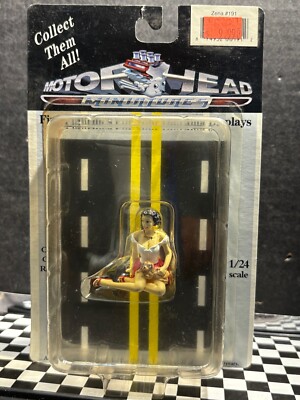 1/24 MOTORHEAD MINIATURES FIGURINE HAND PAINTED COLD CAST RESIN GIRL 14&UP FG1