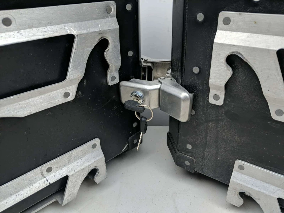 08 Triumph Tiger 1050 SW Motech TRAX Saddle Bags Luggage Cases Left Right Set - Image 2 of 4