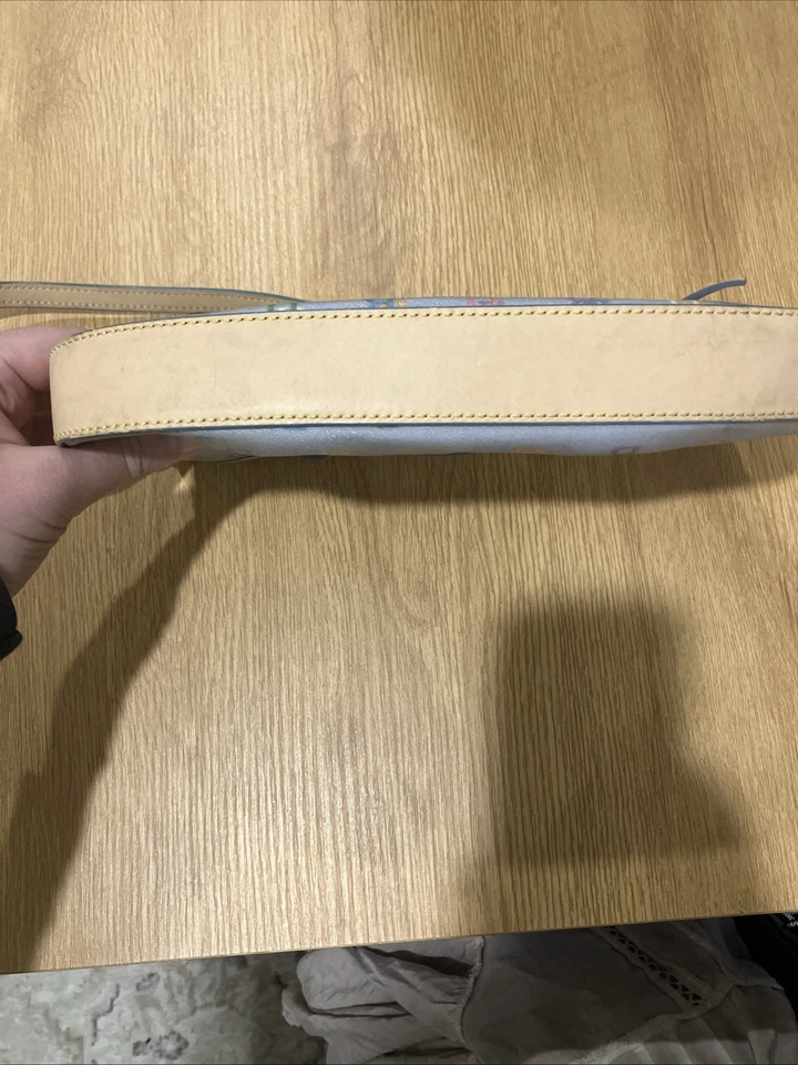 Dooney & Bourke 复古 Y2k 婴儿蓝色彩虹 DB Monogram 蝴蝶结小号单肩包 — 第 4/4 张图片