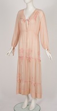 1930s/1940s Blush Floral Bouquet Appliqu  Silk Chiffon Boudoir Vintage Peignoir