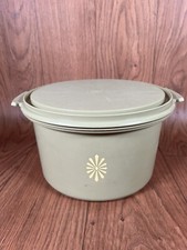 Vintage Tupperware Avocado green Sunburst Cake Carrier Taker Saver 684