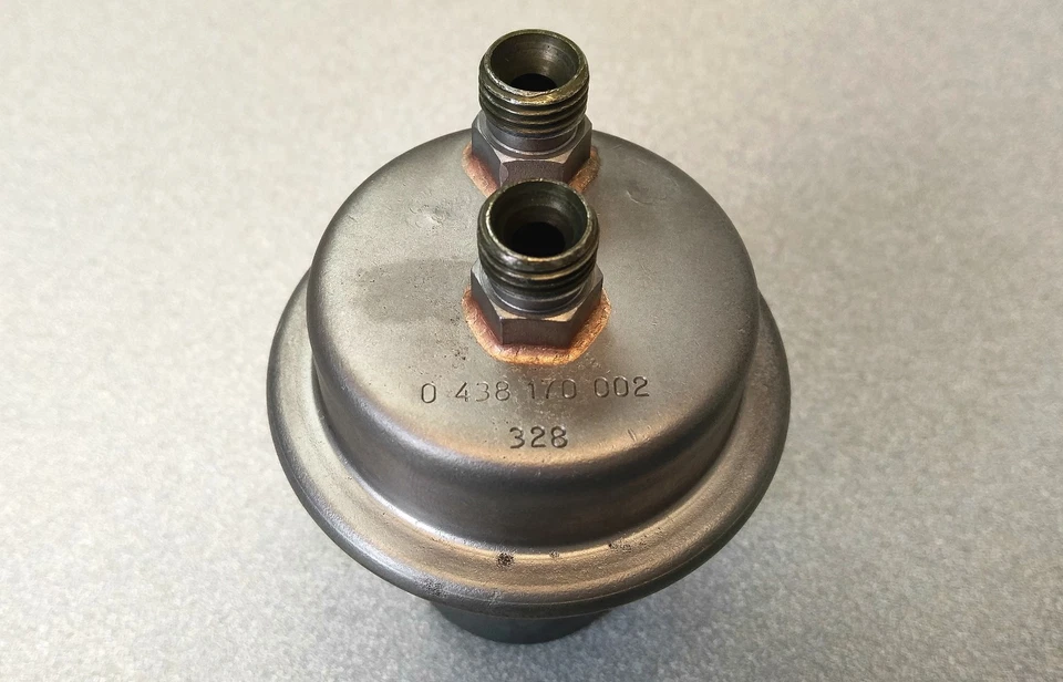 VERY NICE USED ORIGINAL GENUINE PORSCHE 911 924 FUEL ACCUMULATOR 0438170002 - Imagem 2 de 4