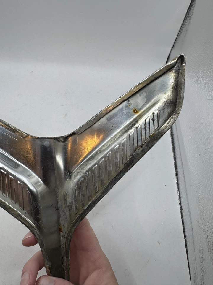 Chevrolet 1960 moldura lateral Jet Bird Chevy Bel Air El Camino pieza original OEM Foto 3 de 4