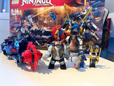 LEGO NINJAGO Masters of Spinjitzu Killow gegen Samurai X 70642, ein Horn fehlt!