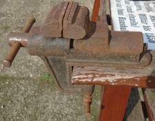 alter Schraubstock 6,5 cm Spannw. 4 cm Backenbreite Amboss Robust Top Werkstatt