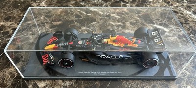 1/18 Spark 2022 Red Bull Max Verstappen Abu Dhabi 2022 Winner