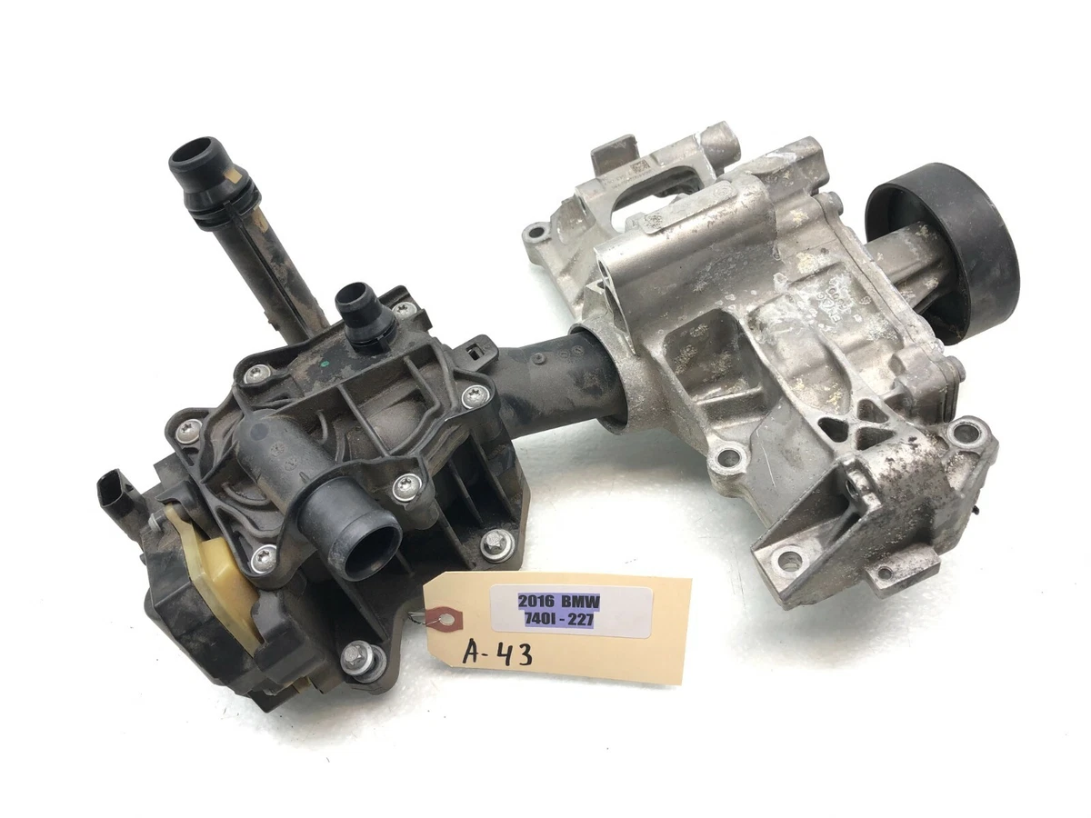 2016-2019 BMW 740I 3.0L I6 COOLANT PUMP HOUSING W/ THERMOSTAT OEM 