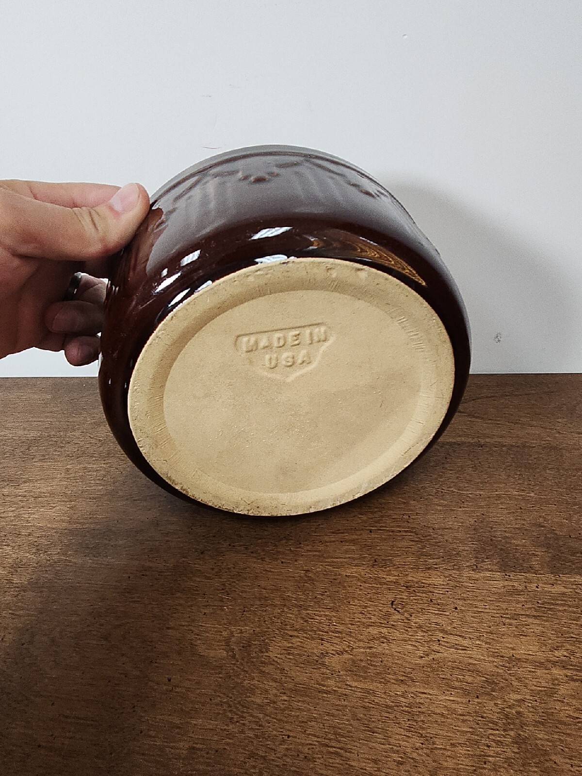 SCARCE DESIGN BROWN STONEWARE CROCK WITH DOME LID