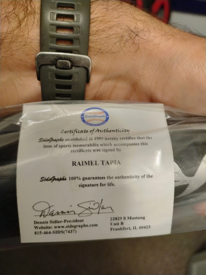 Murciélago autografiado raimel tapia Foto 3 de 4