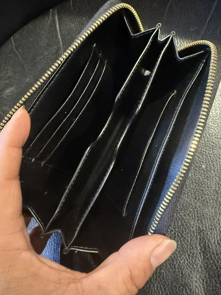 Estuche de cuero tipo billetera Sena Universal Ellie con cremallera alrededor Foto 3 de 4