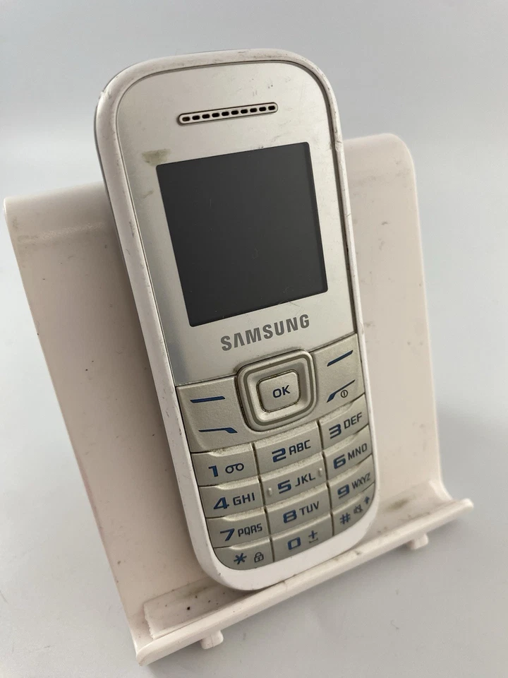 Samsung E1200i White Tesco Network 4MB 1.5" Basic Mobile Phone Incomplete - Image 4 of 4