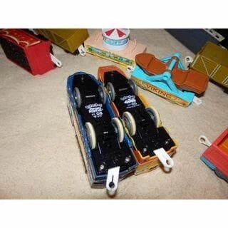 Plarail Thomas and Chuggington Talking De Talk Lot Set with Cars - Image 4 of 4