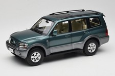 241218040101010215 Mitsubishi Pajero V73 Green YC Model 1:18