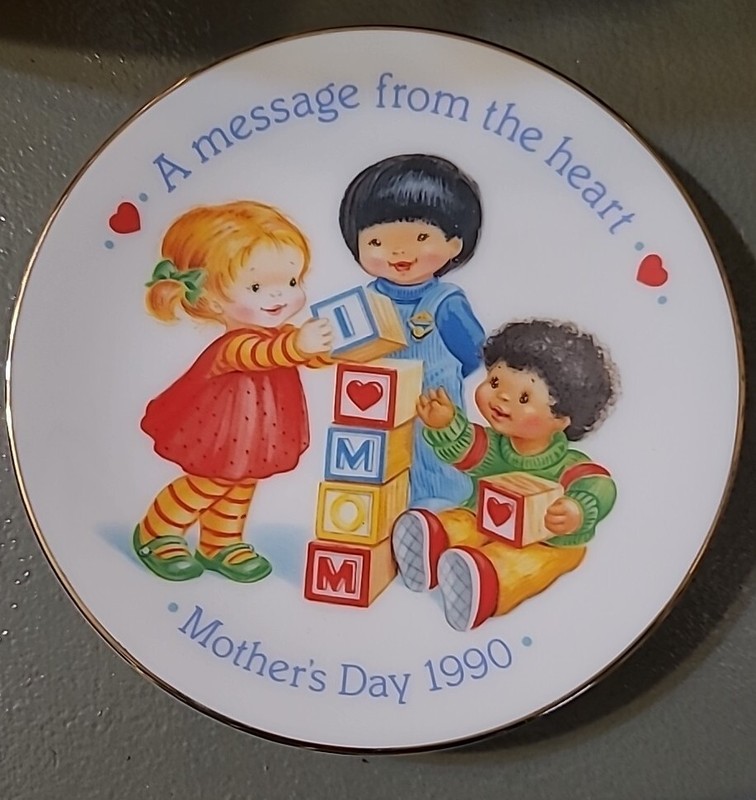 A Message From The Heart Mother's Day 1990 Avon Collectible Plate