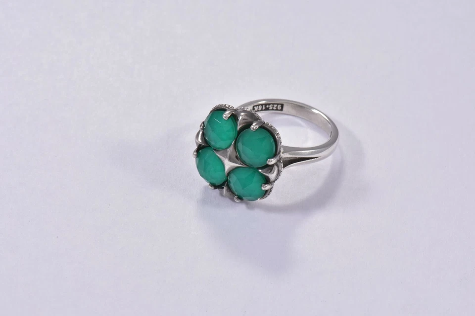 Pavé de cuarzo transparente de ónix verde luces de ciudad de oro amarillo de 18 quilates Tacori de plata de ley Foto 2 de 4