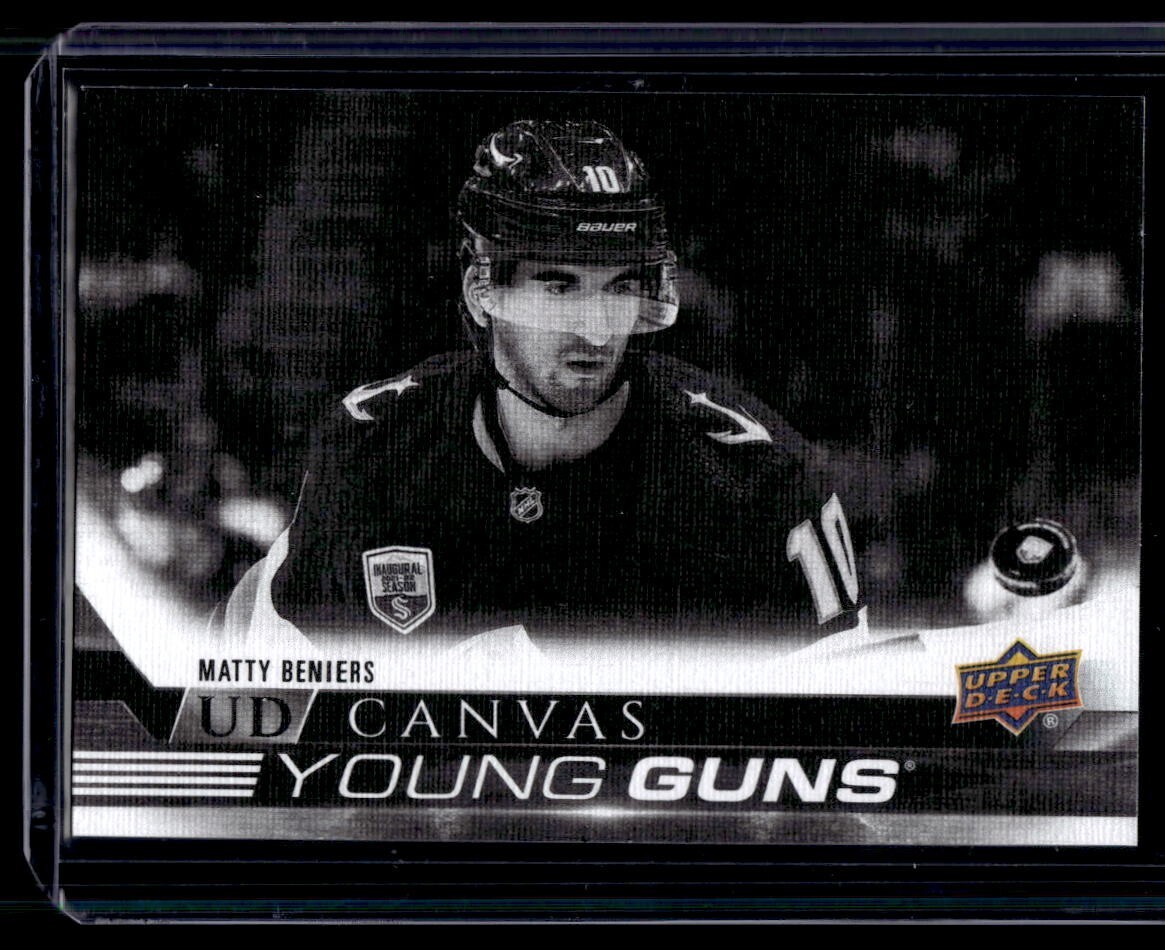 2022-23 Upper Deck Series 1 Young Guns Black & White Canvas #C100 Matty Beniers