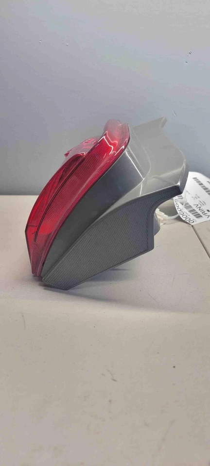 Правый задний фонарь в сборе 08-10 SCION XB - Изображение 2 из 4