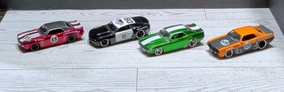 JADA TOYS LOT:  CAMAROS Three 1969s And A 2006 Concept Camaro 1/64