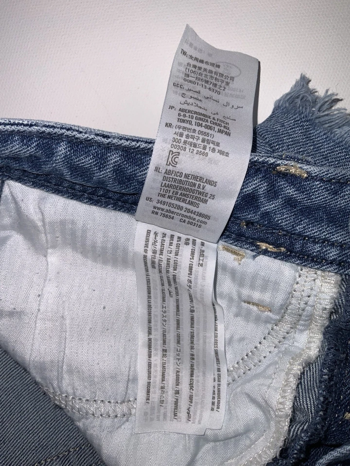 Shorts Hollister tamanho 1 W25 cintura alta mãe margarida flor bordado recorte - Imagem 4 de 4