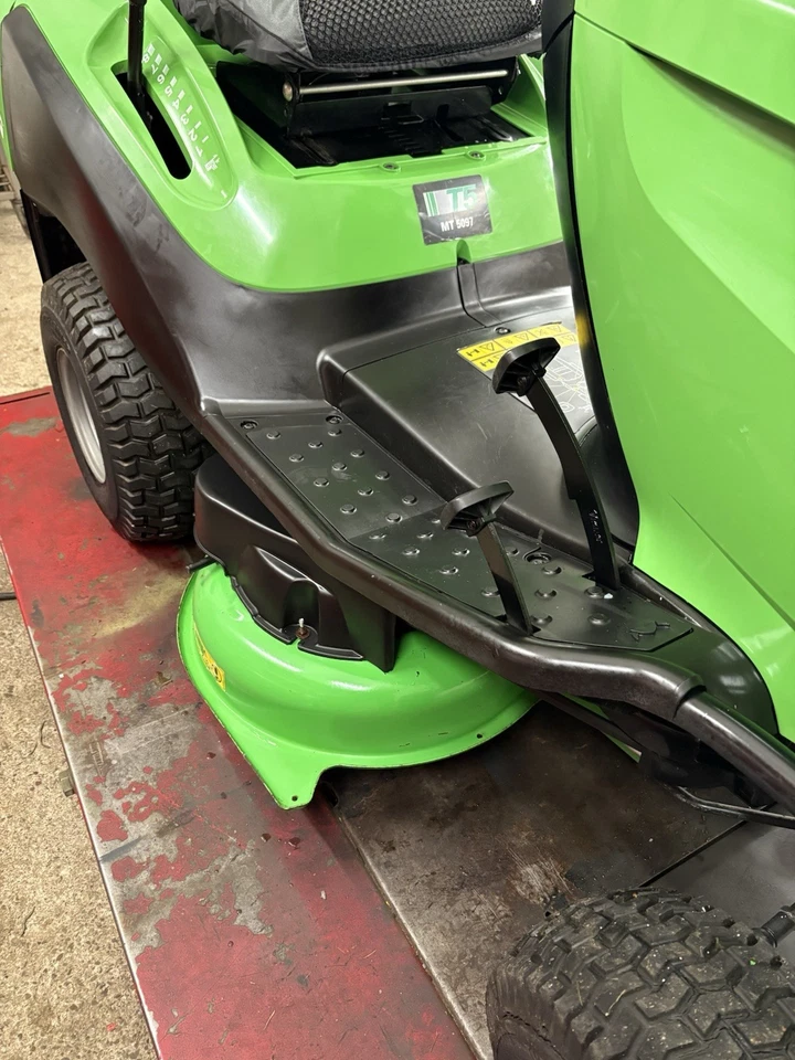 Viking Aufsitzmäher Rasentraktor Wiesenmäher Laubsammler - Bild 4 von 4