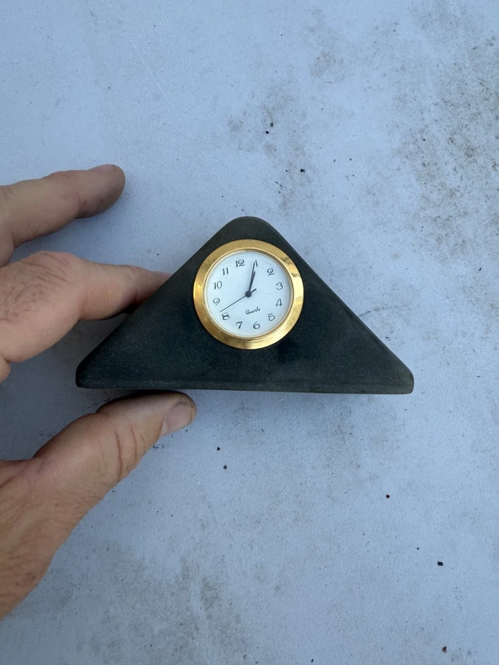 Sheaffer Balance II Millenium SE Clock Pen Holder (2000) - Triangular Shape H10 - Image 2 of 2