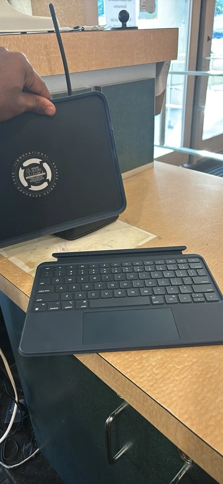 Apple iPad A16 (11th Generation) 128GB Wi-Fi 5G 11-inch Blue - Image 2 of 4