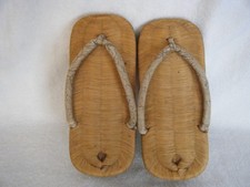 VINTAGE JAPAN GETA SANDALS TRADITIONAL WOVEN STRAW TOP-WOOD PLATFORM NTD 3PT8