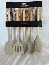 NutriChef Cooking Utensils Set w/Spatula, Fork, 2x Spoon, Tool Seat (Brown)
