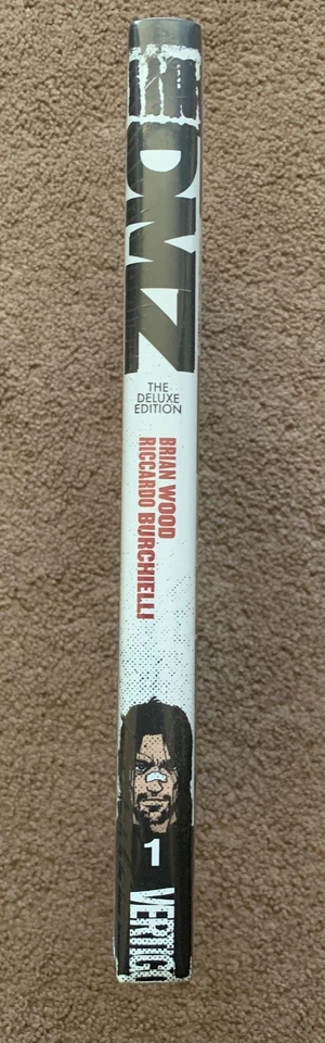 Juego de tapa dura DMZ edición Deluxe 1-5 Brian Wood Foto 3 de 4