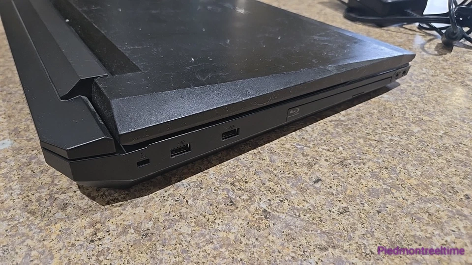 PORTATIL GAMING ASUS G74S 17.3" I7 GTX 560M 12GB RAM 500GB HDD FUNCIONA/VER DESC Foto 3 de 4