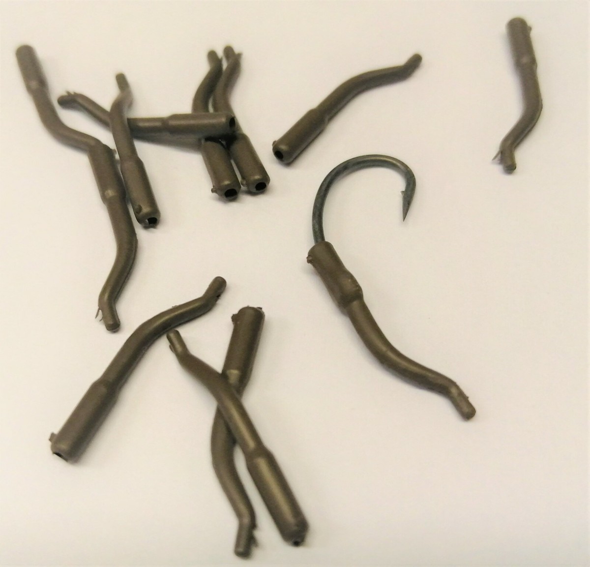 MOD Tungsten X Kicker Carp Hooks – Brown, Green, Silt – Available In 10, 20, 50 Packs