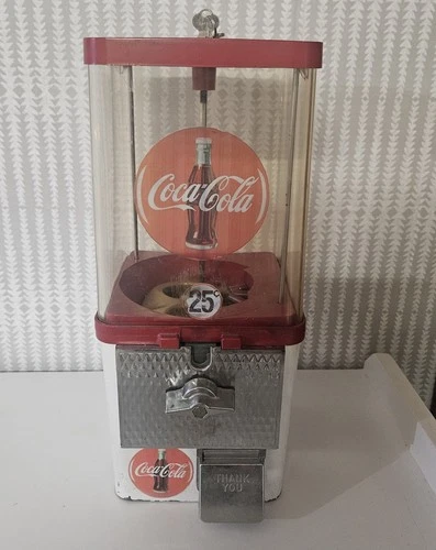Vintage Coca Cola Bubble Gum Machine 25 Cent COKE Works has Key