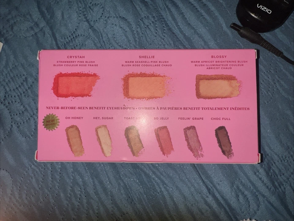 Benefit Trátate a ti mismo, ¡hermoso! Paleta de sombras de ojos y mini rubor Foto 2 de 2