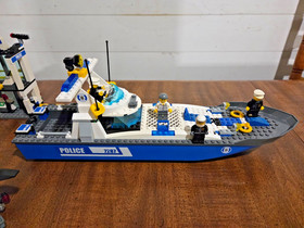 LOT OF 4 LEGO CITY POLICE COMMAND CENTER  7743 WITH SETS 7287, 7286, & 7741