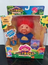 Muñeca Totally Troll 2001 de colección - Serie 2 - Ollie Grinder Playmates - Nueva en caja