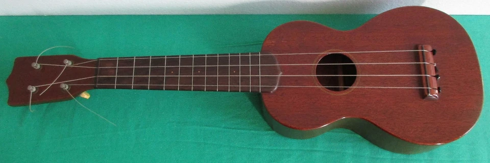 C.F. Martin & Co. Mahogany Soprano Ukulele 4-Strings Antique Vintage Case 1930's - Image 2 of 4