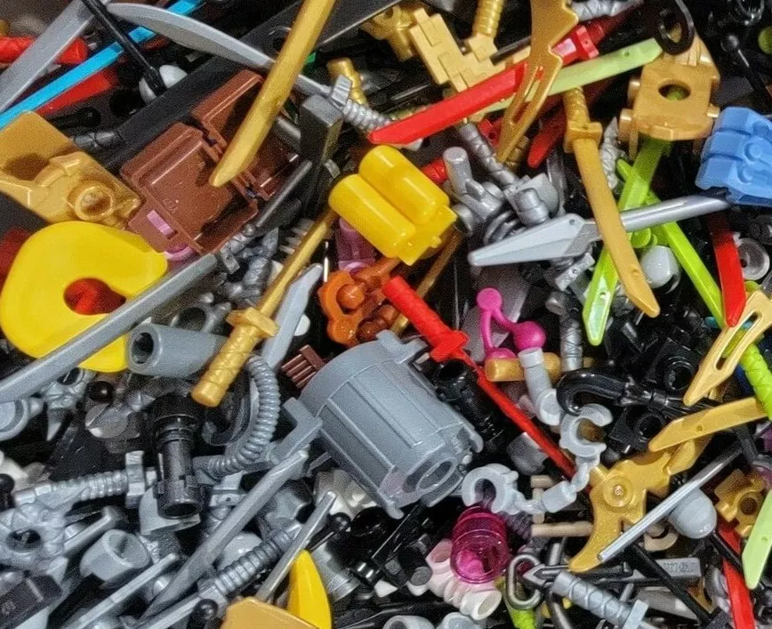 *NEW*-LEGO Minifigure Bulk Accessories LOT x 25 RANDOM Tools, Weapons,  Handhelds